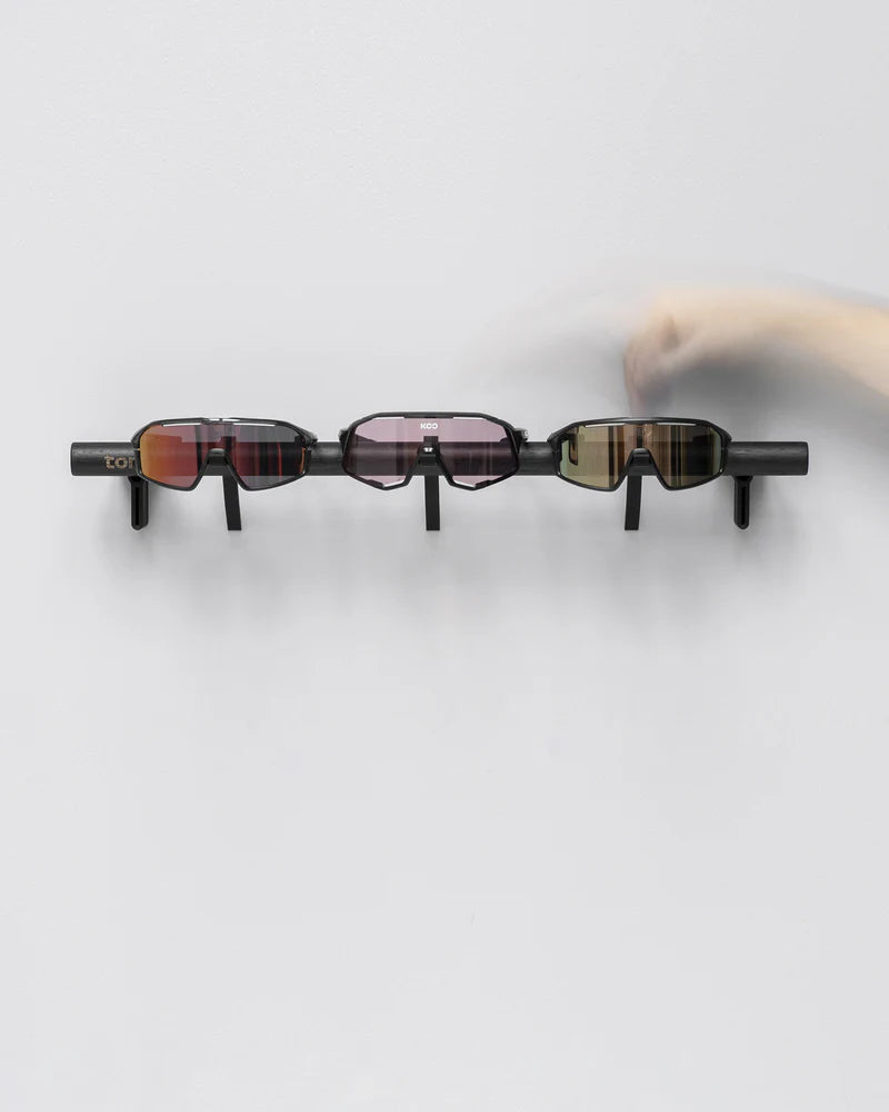 Tons Bar E . 2x Glasses + 2x Shoes