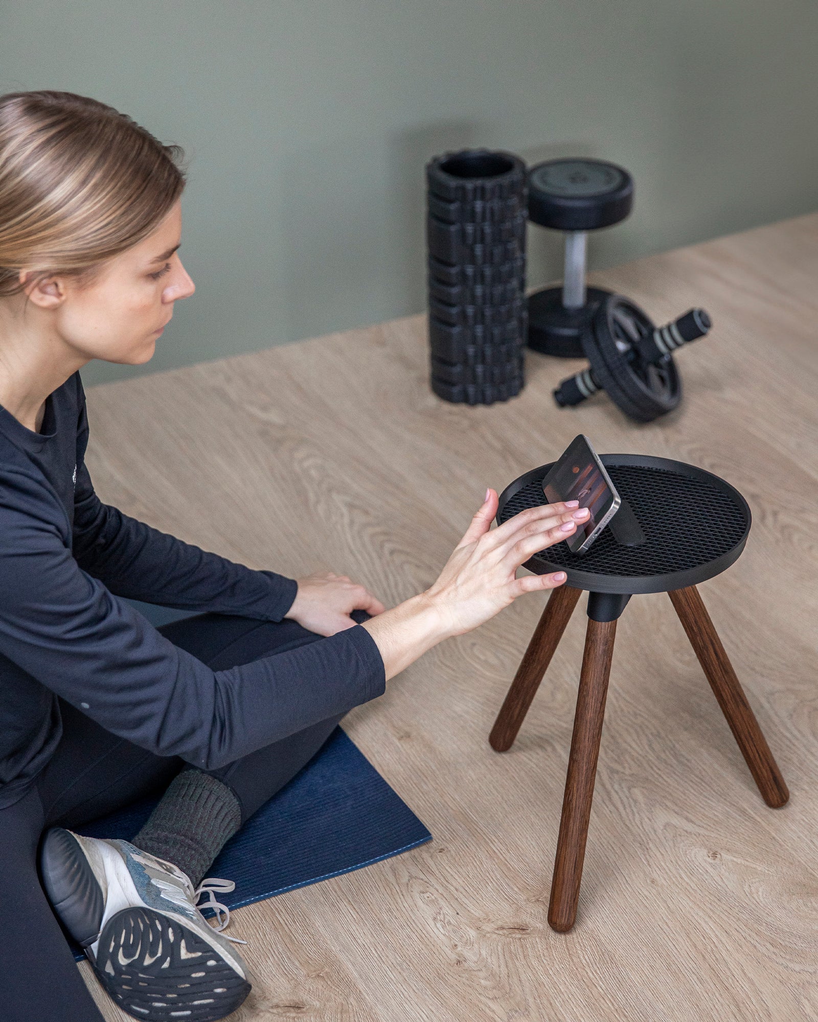 Tons Core Stand — Phone