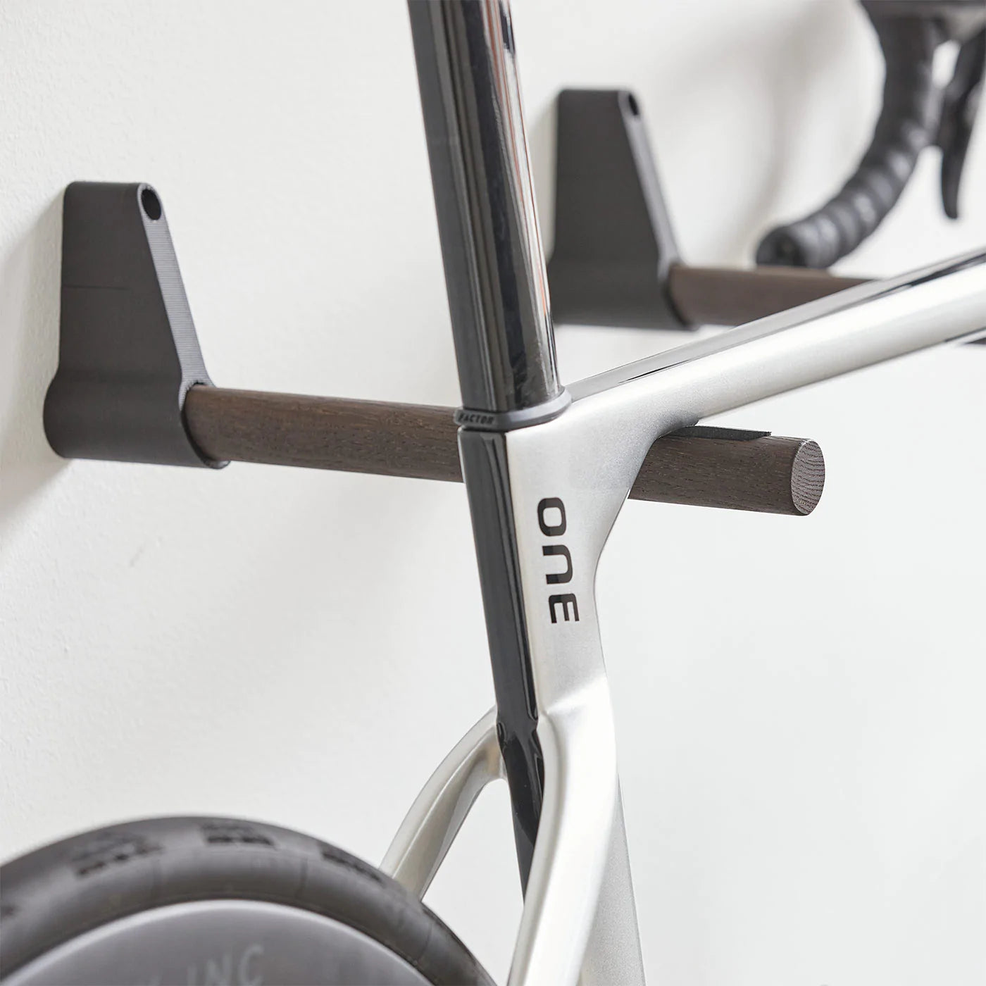 Tons Studio Wall Mount MTB White Beech